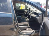TOYOTA RAV4 LE JTMZFREV3JJ737607 снимка