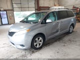 TOYOTA SIENNA LE V6 5TDKK3DC0BS032410 снимка