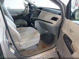 TOYOTA SIENNA LE V6 5TDKK3DC0BS032410 снимка