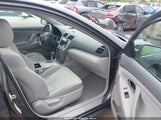 TOYOTA CAMRY LE 4T1BE46K58U210944 снимка