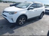 TOYOTA RAV4 XLE JTMWFREV4JJ753365 снимка