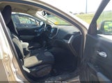 Jeep Cherokee Latitude 1C4PJLCB4EW247701 снимка