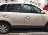 KIA SORENTO LX 5XYKT3A1XBG109829 photo