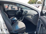 HYUNDAI ELANTRA SE 5NPDH4AE3GH698547 снимка