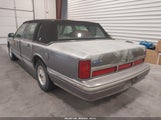 Lincoln Town Car Signature/Spinnaker 1LNLM82W3SY729370 снимка