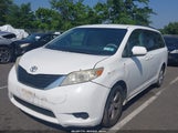 TOYOTA SIENNA LE V6 5TDKK3DC7BS035000 снимка
