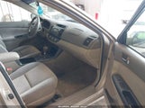 TOYOTA CAMRY LE 4T1BE32K05U542494 снимка