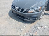 Volkswagen Passat 1.8T R-Line 1VWDT7A32HC048293 photo