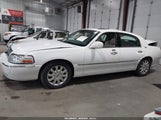LINCOLN TOWN CAR SIGNATURE LIMITED 1LNHM82V17Y631619 fotografie