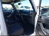 JEEP WRANGLER JK UNLIMITED SAHARA 4X4 1C4BJWEG4JL937254 снимка