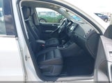 Volkswagen Tiguan 2.0T/2.0T S WVGAV7AX3HK018868 снимка