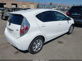 TOYOTA PRIUS C THREE JTDKDTB30C1019135 снимка