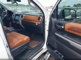 TOYOTA TUNDRA 1794 5.7L V8 5TFAW5F15JX772079 fotografie