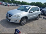 Volkswagen Tiguan Wolfsburg Edition WVGBV9AX0AW002514 photo