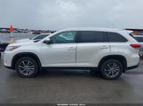 Toyota Highlander Xle 5TDKZRFH0KS318216 fotografie