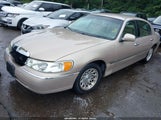 Lincoln Town Car Signature 1LNFM82W5WY667957 photo