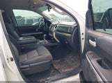 Toyota Tundra Sr5 5.7L V8 5TFDW5F1XGX580033 снимка