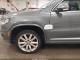 Volkswagen Tiguan R-Line WVGBV3AXXEW102588 fotografie