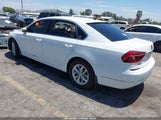Volkswagen Passat 1.8T S 1VWAT7A35HC002203 снимка