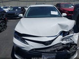 Toyota Camry Le 4T1R11AK7NU647226 photo