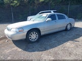 LINCOLN TOWN CAR SIGNATURE LIMITED 2LNHM82WX8X663589 fotografie