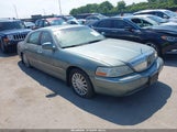 LINCOLN TOWN CAR SIGNATURE LIMITED 1LNHM82W35Y658679 снимка