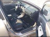 TOYOTA COROLLA S 2T1BU4EE3AC447745 fotografie