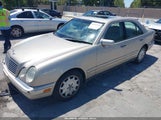 MERCEDES-BENZ E 320 WDBJF65H9XA922001 снимка