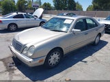 MERCEDES-BENZ E 320 WDBJF65H9XA922001 снимка