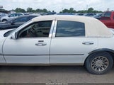 Lincoln Town Car Signature 1LNHM82W01Y685171 fotografie
