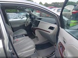 TOYOTA SIENNA XLE V6 5TDYK3DC0BS068057 снимка