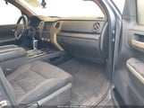 Toyota Tundra Sr5 5.7L V8 5TFUW5F18JX766256 fotografie