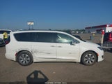 Chrysler Pacifica Hybrid Limited 2C4RC1N71JR105485 снимка