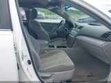 TOYOTA CAMRY LE 4T1BE46K28U787320 снимка