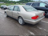 Mercedes-Benz E 320 WDBJF65F4WA655931 fotografie