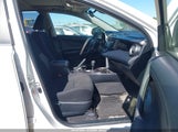 Toyota Rav4 Xle JTMRFREV8JJ736730 снимка