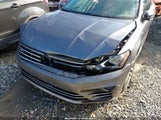 Volkswagen Passat 1.8T R-Line 1VWDT7A30HC000713 fotografie