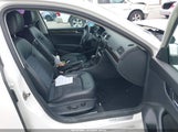 Volkswagen Passat 2.0L Tdi Sel Premium 1VWCN7A37EC110241 photo