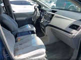Toyota Sienna Le V6 5TDKK3DC5BS138299 снимка