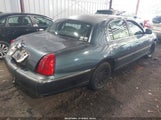 Lincoln Town Car Signature 1LNFM82W8WY716830 снимка