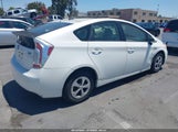 TOYOTA PRIUS THREE JTDKN3DU9C5433266 снимка