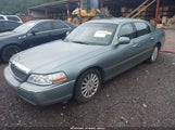 Lincoln Town Car Signature Limited 1LNHM82W15Y613823 photo