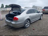 Volkswagen Passat 2.0L Tdi Se 1VWBN7A38EC110129 photo