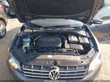 Volkswagen Passat 1.8T Wolfsburg Edition 1VWAT7A3XEC070816 снимка