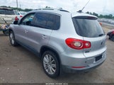 Volkswagen Tiguan Se WVGAV9AX5AW001547 photo