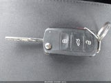 Volkswagen Tiguan Limited 2.0T WVGBV7AXXJK001348 fotografie