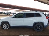 Jeep Cherokee Latitude 1C4PJLCS8FW737902 снимка