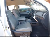 Toyota Tundra Limited 5.7L V8 5TFBY5F10KX852115 снимка