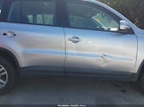 Volkswagen Tiguan S WVGAV7AX4FW585421 photo
