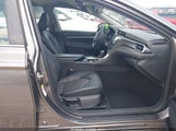 Toyota Camry Se 4T1B11HK5JU103101 photo